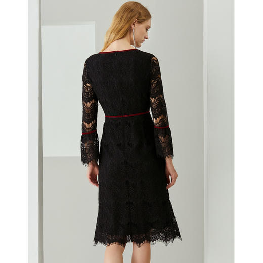 EITIE爱特爱秋季新款时尚洋气精致镂空蕾丝收腰A字显瘦连衣裙C2107802 商品图4