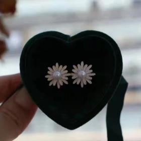 【下单2-3个工作日发】甄珠贝 4-5mm 经典淡水珍珠小雏菊耳环 无瑕强光