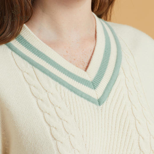 衣恋V领撞色甜美立体绞花针织毛衣EEKWB49C7C 商品图3
