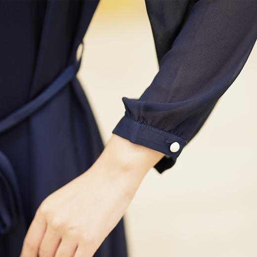 【减龄显白，气质优雅】慕云姿2021秋季新款气质华尔缎长袖连衣裙 商品图3