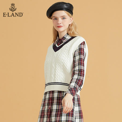 衣恋文艺V领立体绞花学院风针织马甲背心EEVKB49C2M 商品图1