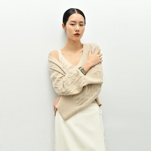 女士2021新款无染色羊绒长袖廓形V领绞花开衫 商品图1