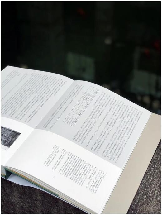 《敦煌佛影》（签名版），何鸿编著，大8开布面精装，302页，净重4.5公斤，中国美术学院出版社2021年7月一版一印 商品图4