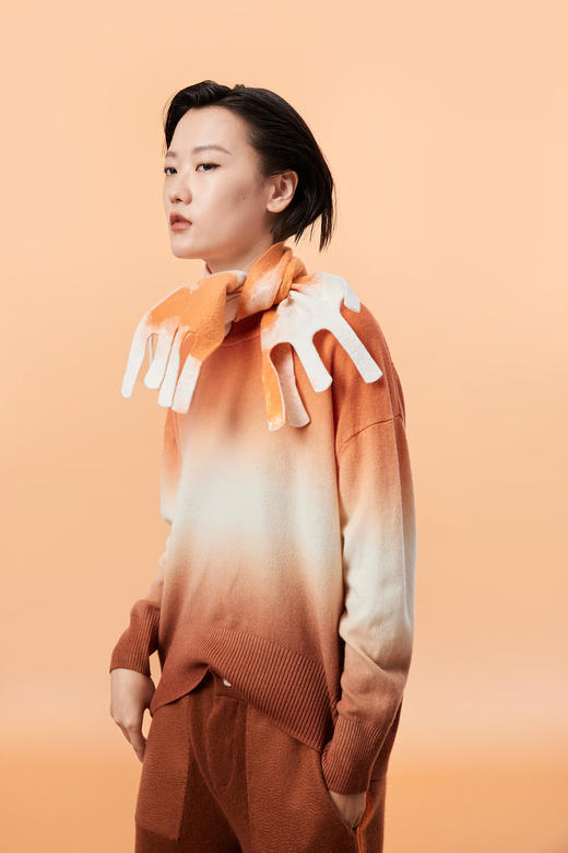 手工羊绒毛毡云朵流苏围巾 SJF93P310N 商品图1