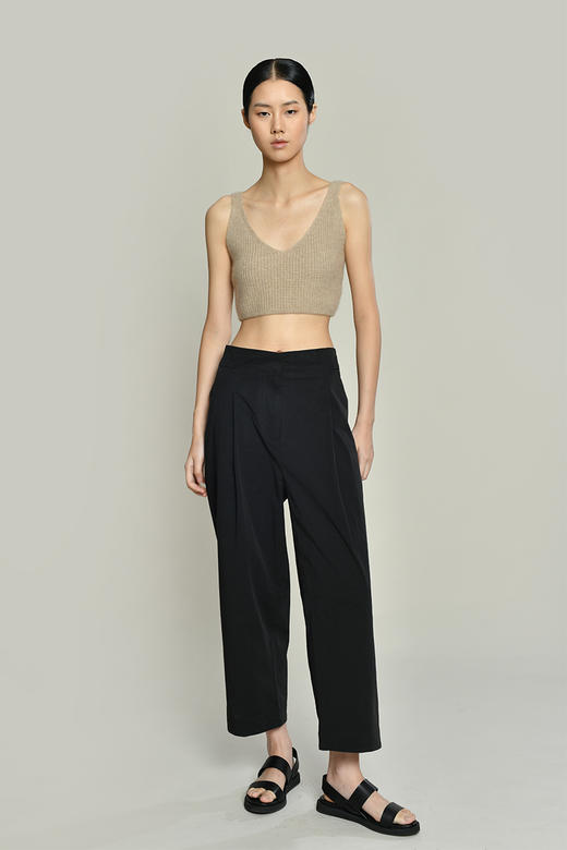 女士2021新款无染色纯羊绒秋纯色短款V领针织吊带背心 商品图6