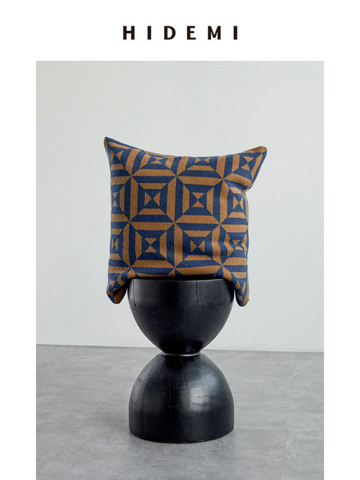 HIDEMI几何设计感印花抱枕 商品图0
