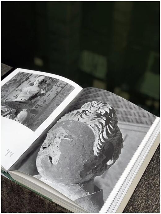 《敦煌佛影》（签名版），何鸿编著，大8开布面精装，302页，净重4.5公斤，中国美术学院出版社2021年7月一版一印 商品图9