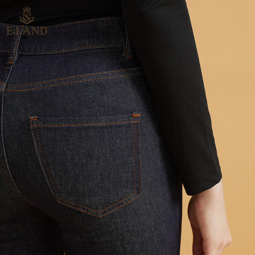 衣恋时尚复古直筒休闲牛仔裤EETJB49C8M 商品图3