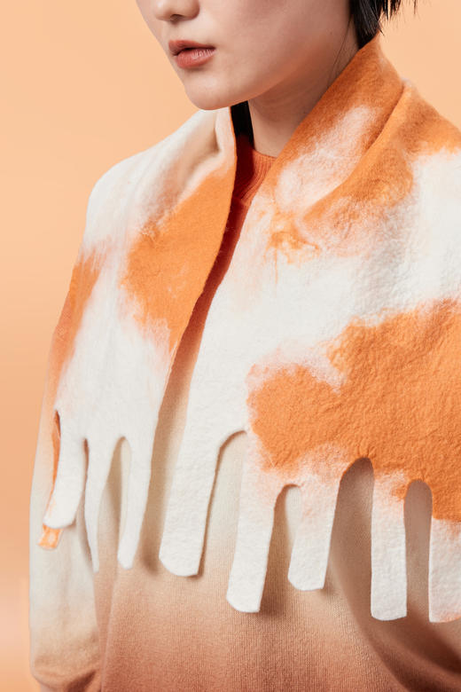 手工羊绒毛毡云朵流苏围巾 SJF93P310N 商品图2