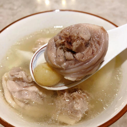 【下单后48小时左右发货】海南文昌椰子鸡 1套 套餐内容：一只鸡（切好900g左右）、1瓶椰子水（1000毫升1瓶）、一个酱料包、一包马蹄80g、一包椰子肉100g、一瓶110毫升酱油 商品图4