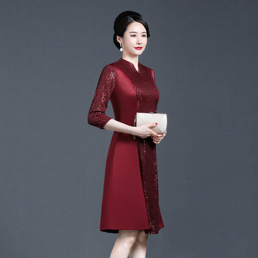 上海旗袍厂NBL-NZ207 酒红 结婚妈妈礼服年轻款丈母娘缎面与亮片拼接旗袍连衣裙婚礼婚宴装秋 商品图2
