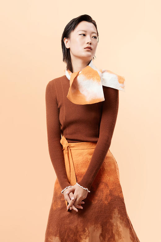  精纺羊绒圆领修身女套衫 SJF93W427N 商品图3