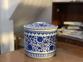 柴窑缠枝莲茶饼罐