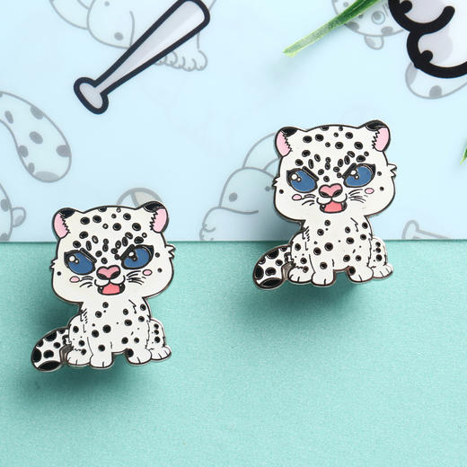 雪豹Snow可爱卡通动漫合金蝴蝶扣装饰胸针徽章 商品图0