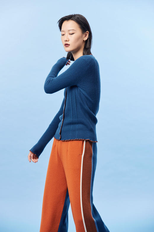 精纺羊绒V领修身女开衫 SJF93W210N 商品图7