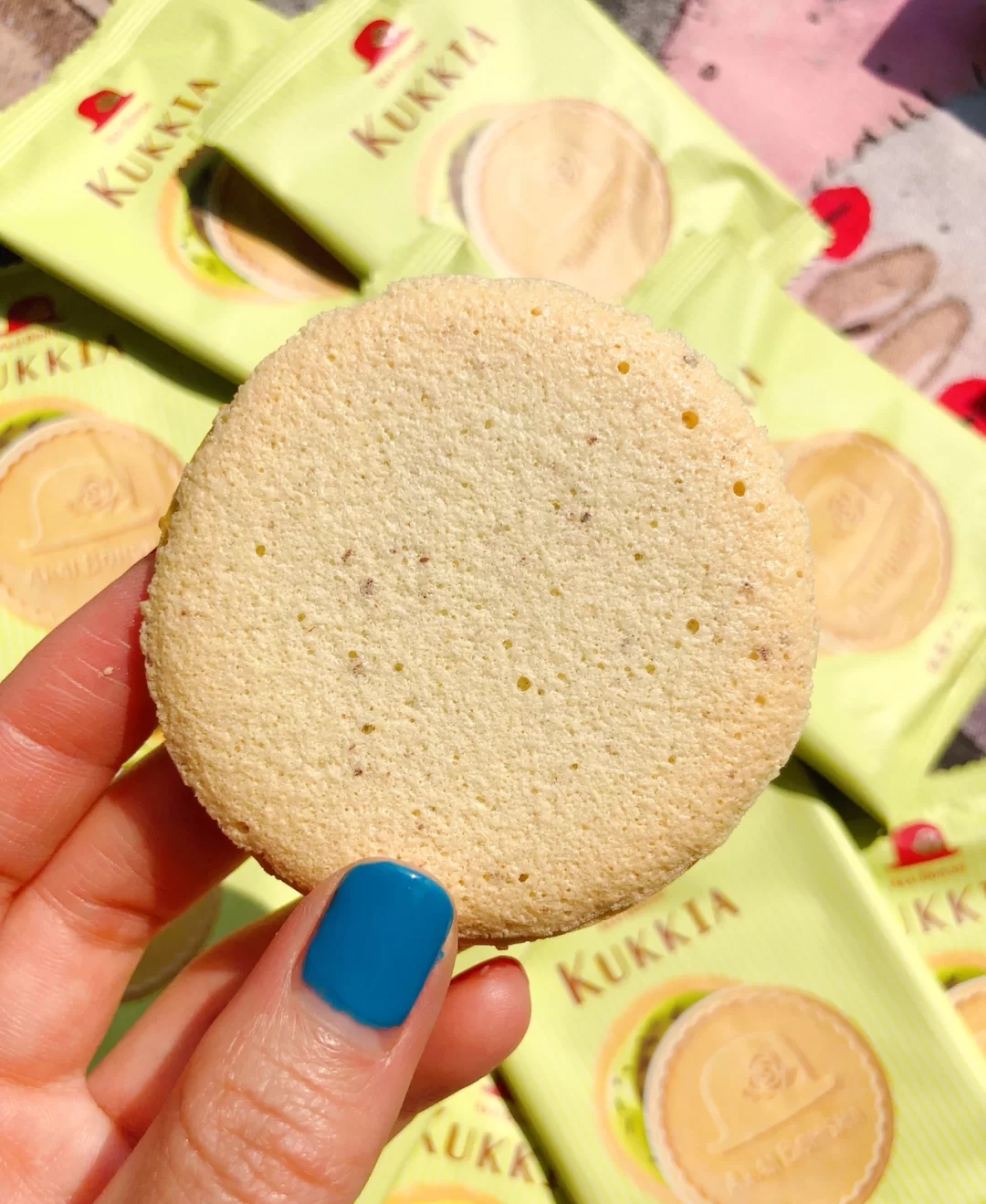 日本红帽子kukkia法式薄饼102g袋2袋抹茶牛奶夹心饼干酥脆的口感中间