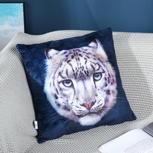 雪豹汽车靠枕pp棉沙发简约毛绒可拆洗抱枕护腰靠垫 商品图0