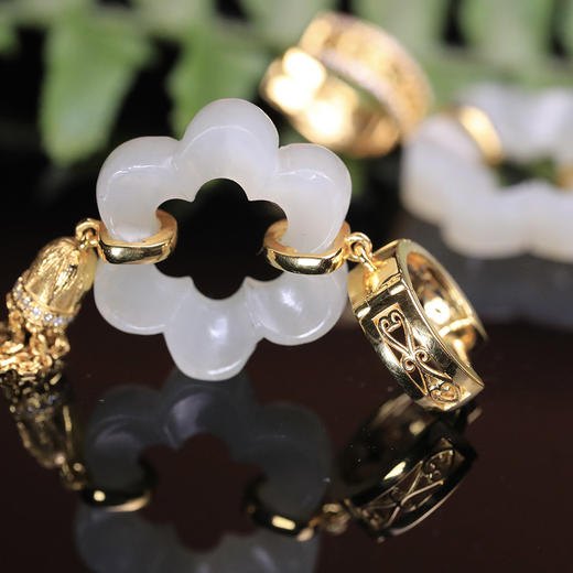 清代和田白玉精工小花黄金瀑布流苏耳环 商品图1