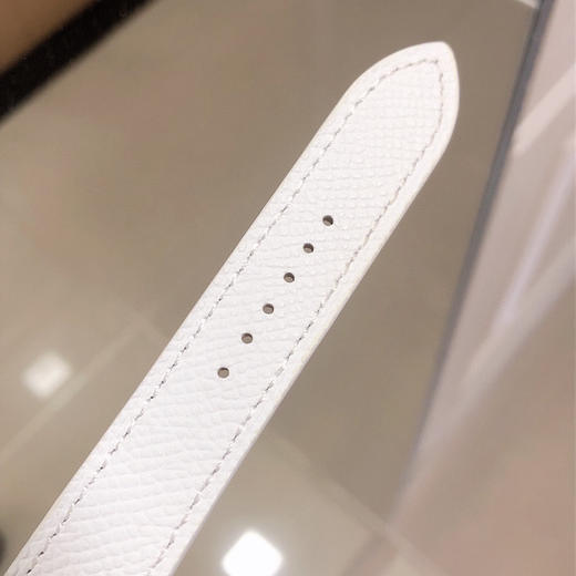 爱马仕Hermes H系列 女士腕表
用宝石镶嵌在表盘上呈现两枚相扣合的“锚链”图案！瑞士石英机芯 商品图8