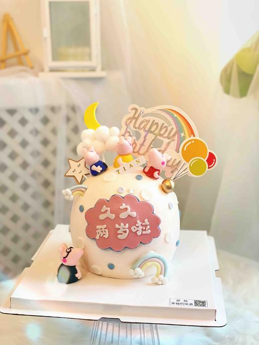 小猪佩奇球形蛋糕，，私人订制，装饰批次不同，或有少量调整。下单请私信客服 商品图1