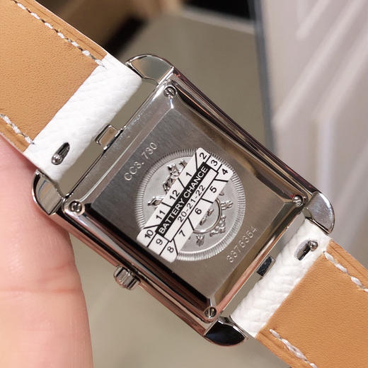 爱马仕Hermes H系列 女士腕表
用宝石镶嵌在表盘上呈现两枚相扣合的“锚链”图案！瑞士石英机芯 商品图5