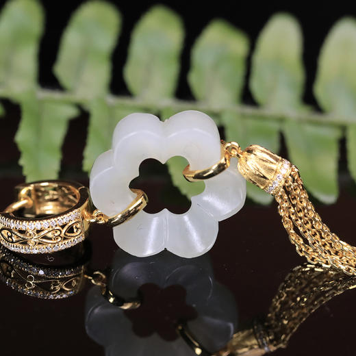 清代和田白玉精工小花黄金瀑布流苏耳环 商品图5