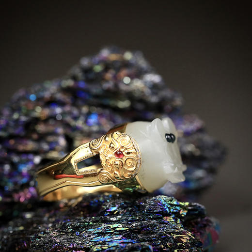 清代和田白玉萌虎戒指 商品图2