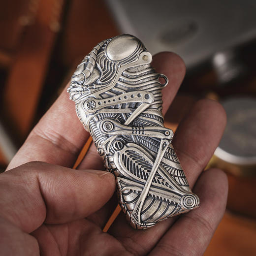 吾蟲-925银版 Cricket草蜢防爆金属打火机壳 砂轮式一次性打火机套 925银开盖【官方授权  48小时发货】 商品图3