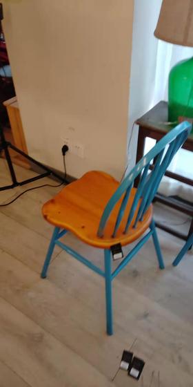 蓝色铁脚椅