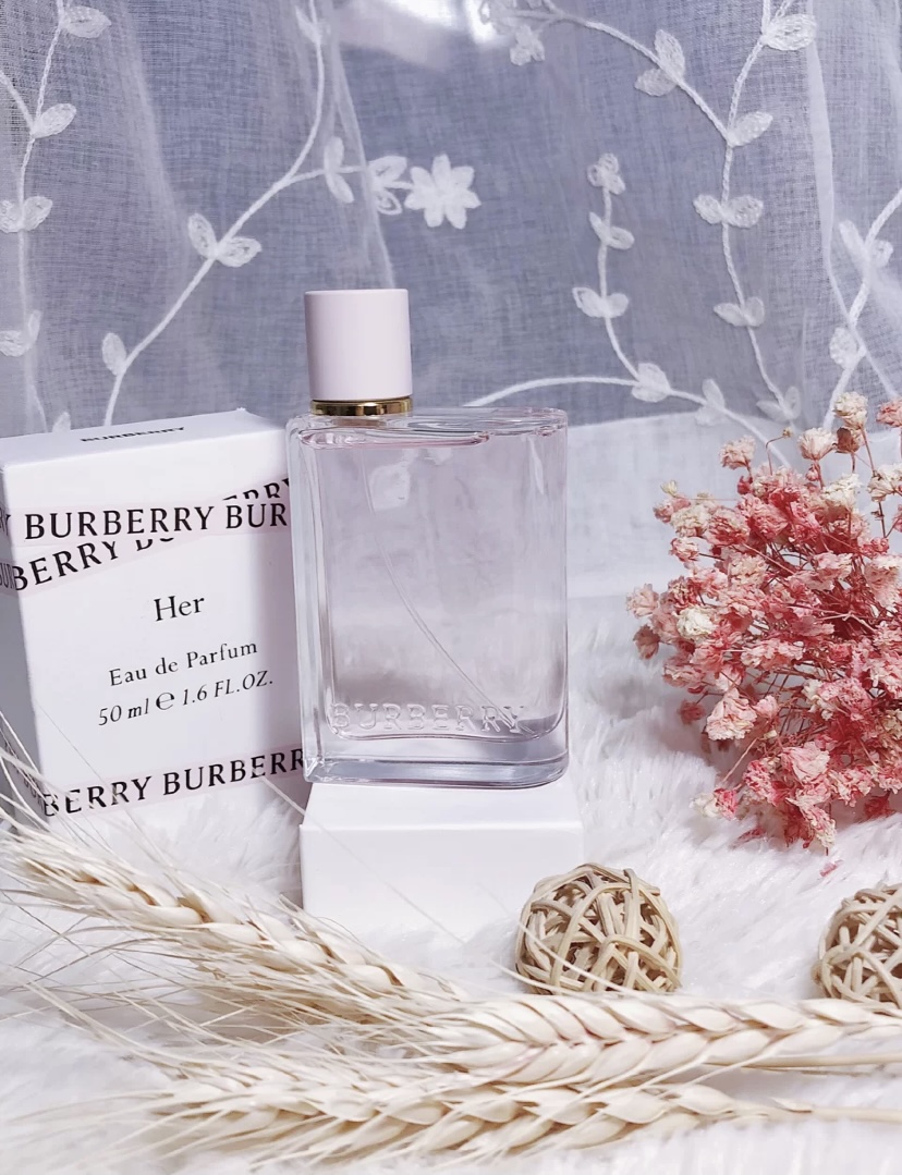 花与她 Her「草莓牛奶的味道 甜津津 少女心」