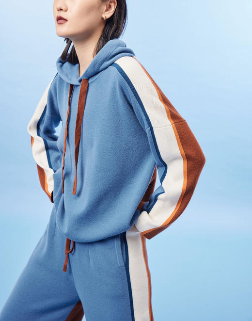  羊绒撞色运动连帽女上衣 SJF93W127N 商品图2