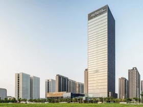 ★周末不加价★￥799起/2间夜【平湖卓越铂尔曼酒店】高级房+早餐！背靠城市绿肺，俯瞰平湖美景，另有单晚含晚餐/九龙山沙滩门票套餐可选！有效期2025年12月31日