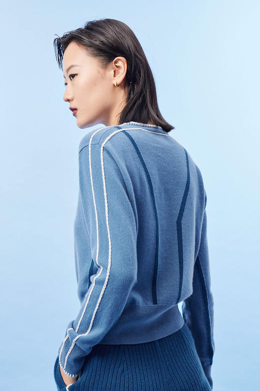 V领手工钩花羊绒女开衫 SJF93W105N 商品图4