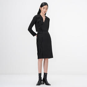 【西莉亚】立体层次裁片拼接黑色V领长袖上衣/00209A