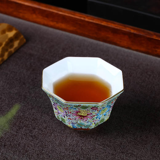 绿地/黄地珐琅彩描金花卉八方杯 商品图1