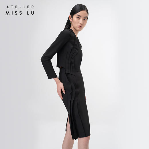 【法斯法戴雅】立体层次裁片拼接黑色修身半裙/000115A 商品图1