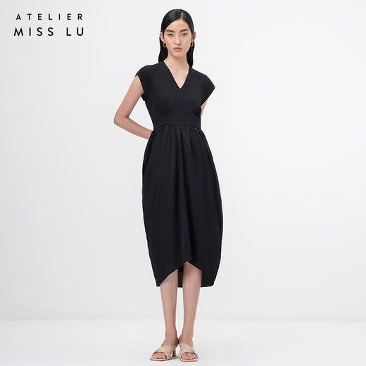 【舒夜森晚】黑色立裁垂褶V领落肩收腰连衣裙/0000746A 商品图0