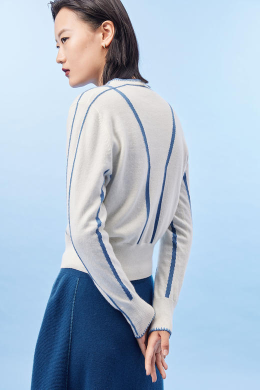 V领手工钩花羊绒女开衫 SJF93W105N 商品图6