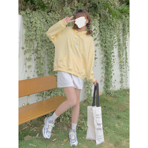 【卫衣】奶黄色刺绣卫衣连帽抽绳上衣休闲宽松百搭秋新款女W9235 商品图2