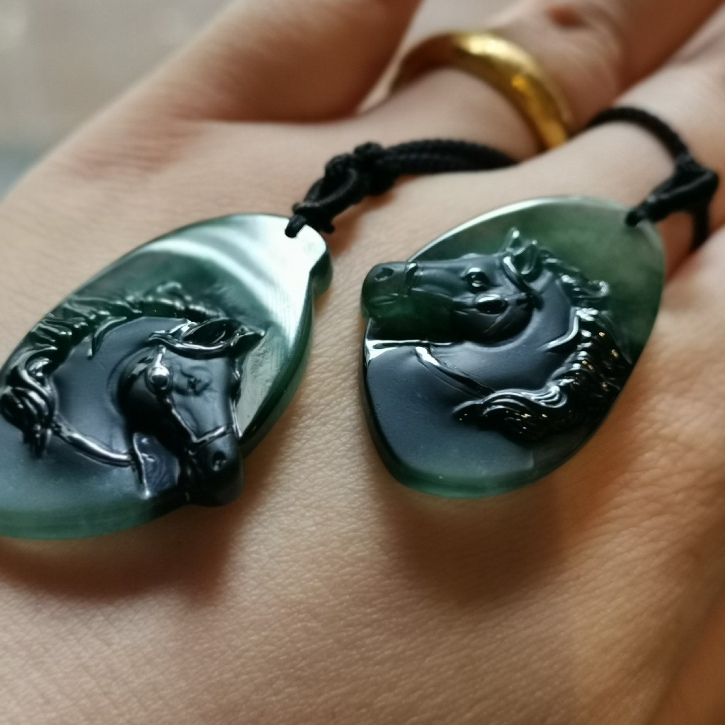 老蓝水翡翠马头——马到功成