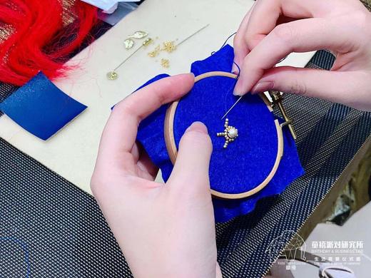 小红花胸针刺绣 商品图2