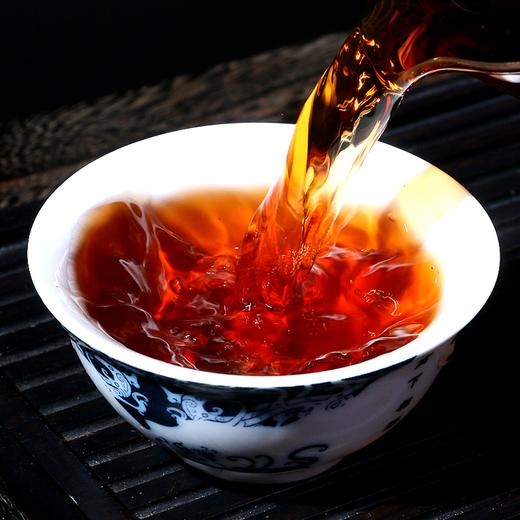 【礼品茶】吉顺号生肖纪念茶 福牛献瑞盛世双饼礼盒357g*2饼 商品图4