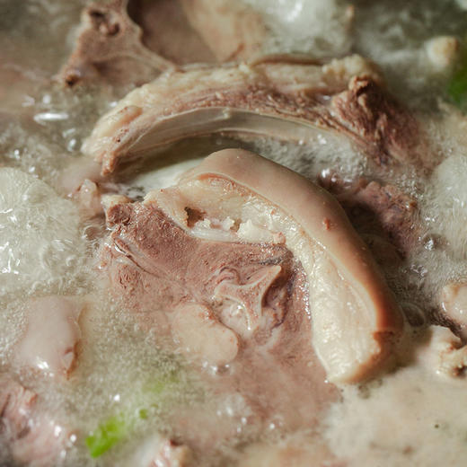 顺丰包邮，正常发货！新疆尉犁罗布塔河小羔羊肉 • 走戈壁、喝雪水、吃碱草 • 不膻不腻，清水炖都好吃 商品图4