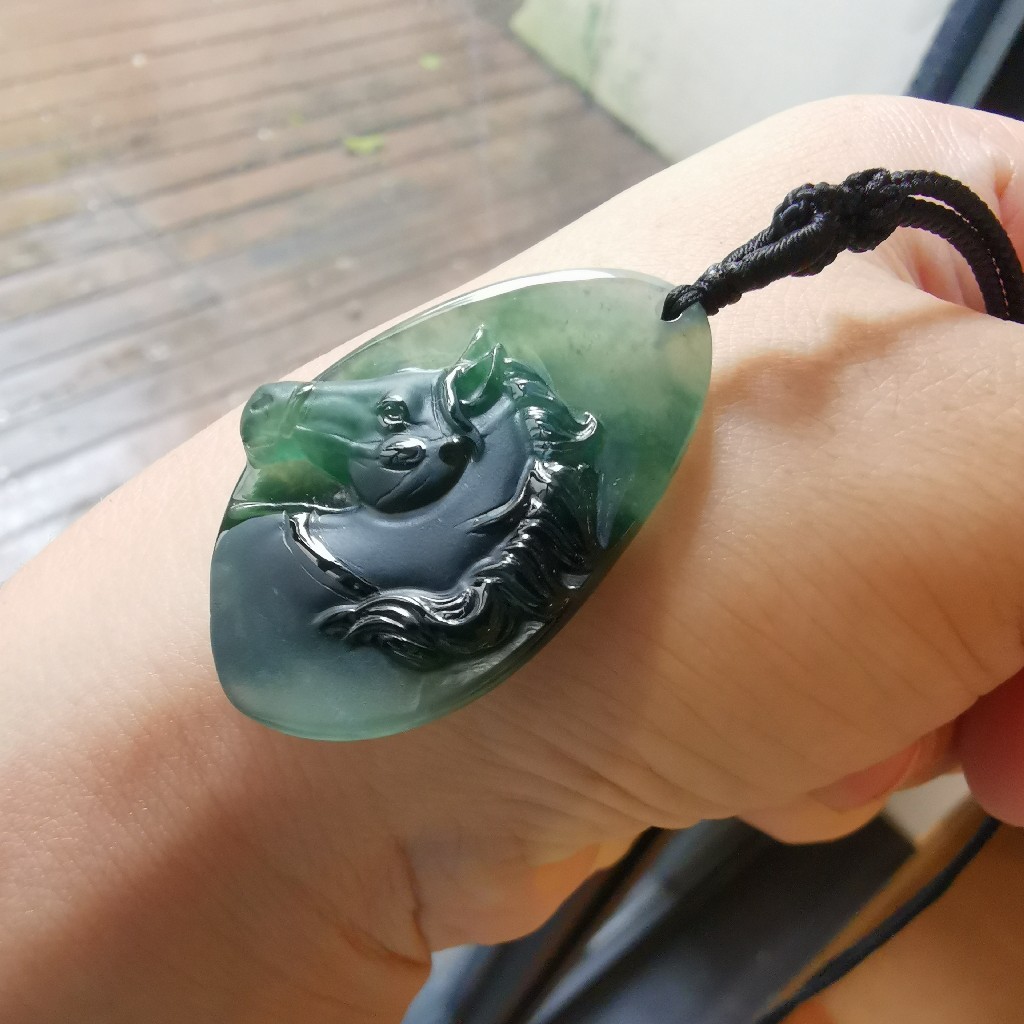 老蓝水翡翠马头——马到功成