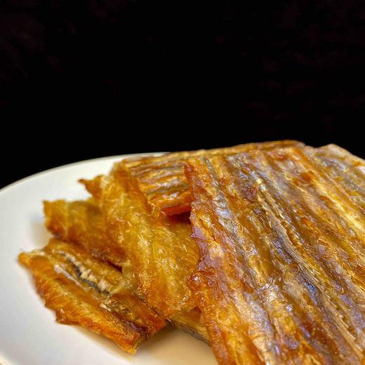 多种现烤鱼片和鱼酥。鳗鱼片、芝麻鳕鱼片安康鱼片、马面鱼片、鲜鱿鱼片、沙丁鱼酥、黄鱼酥，现烤现发，口感鲜香。 商品图0