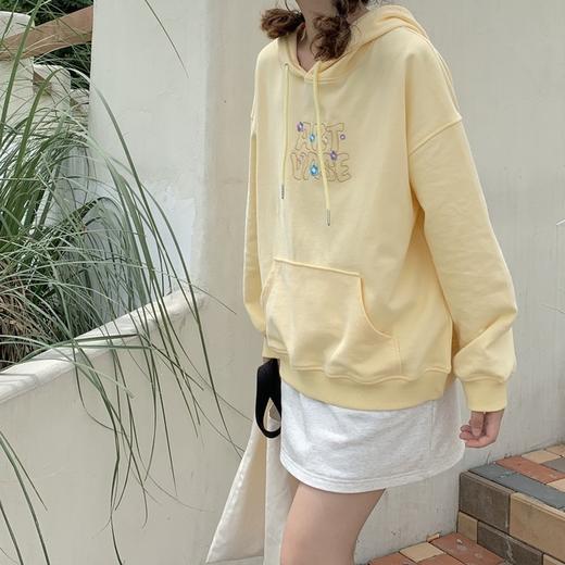 【卫衣】奶黄色刺绣卫衣连帽抽绳上衣休闲宽松百搭秋新款女W9235 商品图0