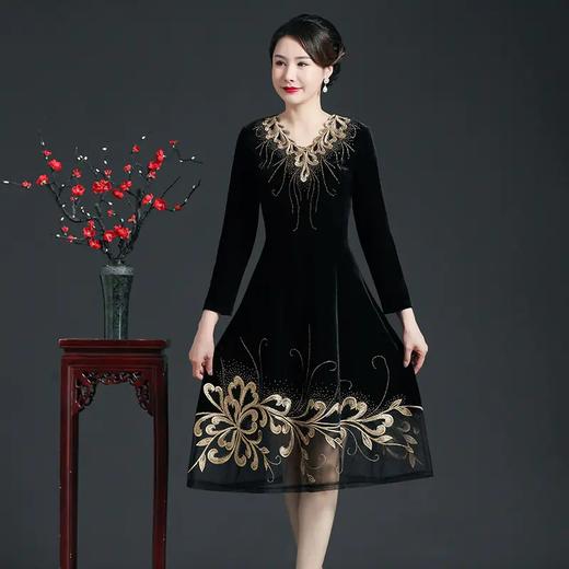 CMY69281新款优雅气质修身V领长袖拼接蕾丝刺绣中长款金丝绒连衣裙 商品图0