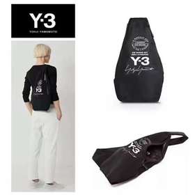 价值1000+ 元单！Y-3黑武士签名系列斜跨包运动胸包轻量化背囊 男女同款 有范上档次 质感细腻婉若肌肤 哑光有质感 日常出行/运动都很可 预售