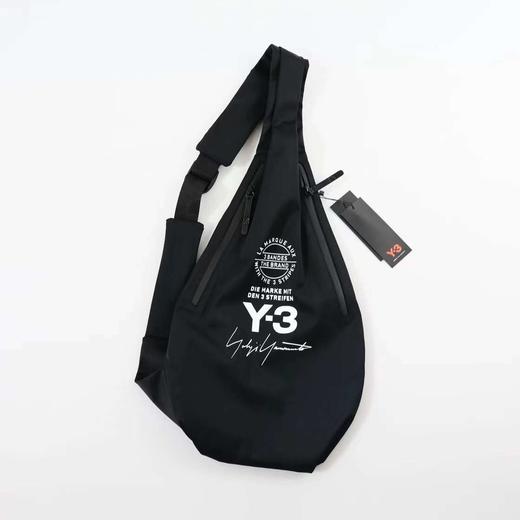 价值1000+ 元单！Y-3黑武士签名系列斜跨包运动胸包轻量化背囊 男女同款 有范上档次 质感细腻婉若肌肤 哑光有质感 日常出行/运动都很可 预售 商品图5