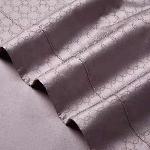 四件套。   标准码被套尺寸：200*230CM 床单尺寸：245*250CM 枕套尺寸：74*48CM 净重2700G 商品图5